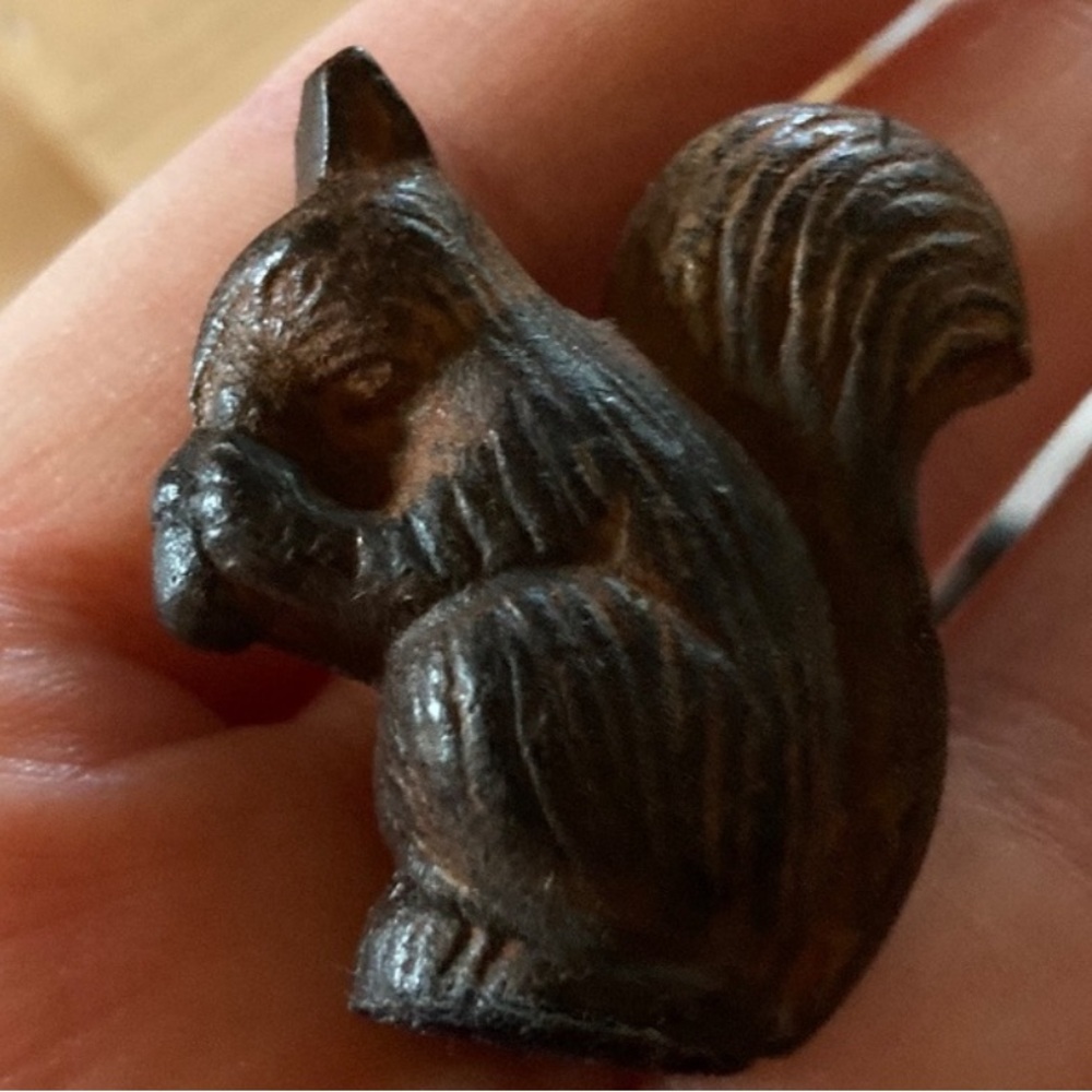 Place Card Holders name Pottery Barn Squirrels Set of 4 cast iron and burlap bag - Picture 3 of 8